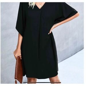 NWOT Elings classic little black dress. V neck, cape sleeve LARGE